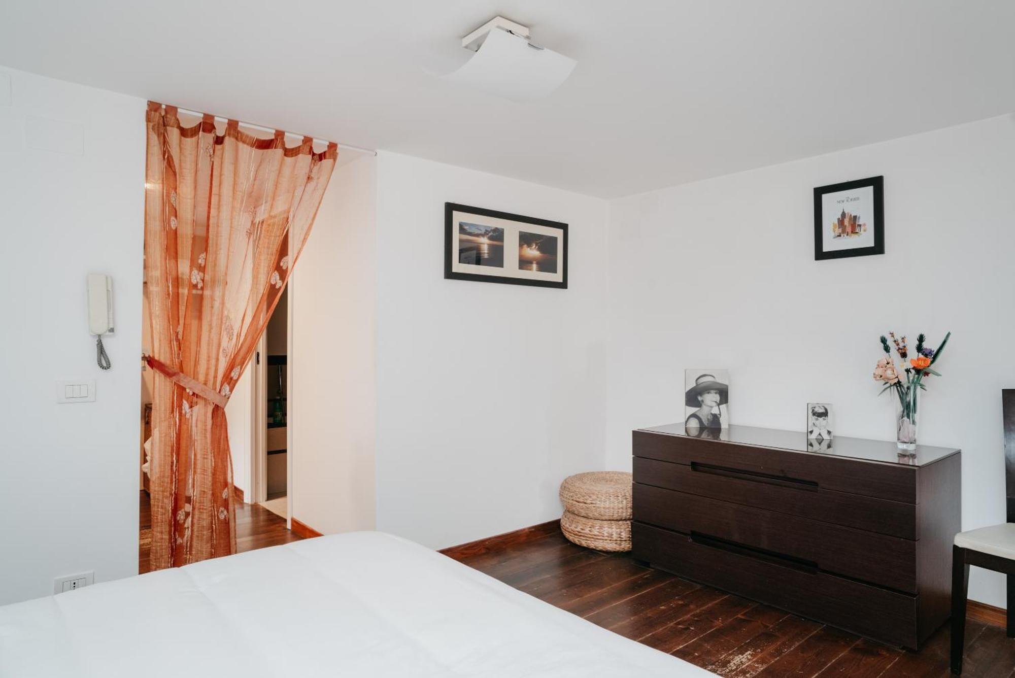 La Casa Dell' Avvocato - Centro Apartment Naples Luaran gambar