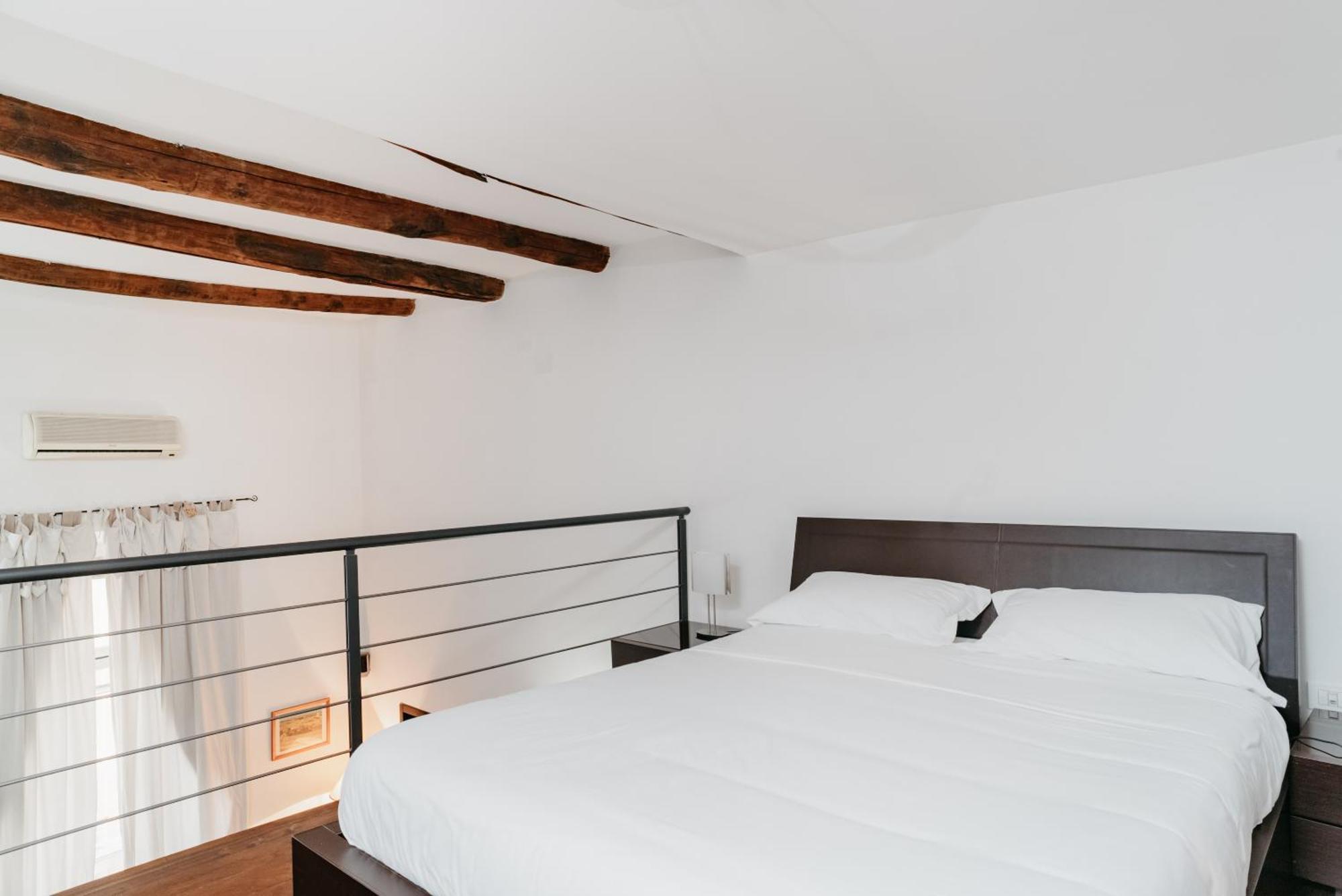 La Casa Dell' Avvocato - Centro Apartment Naples Luaran gambar
