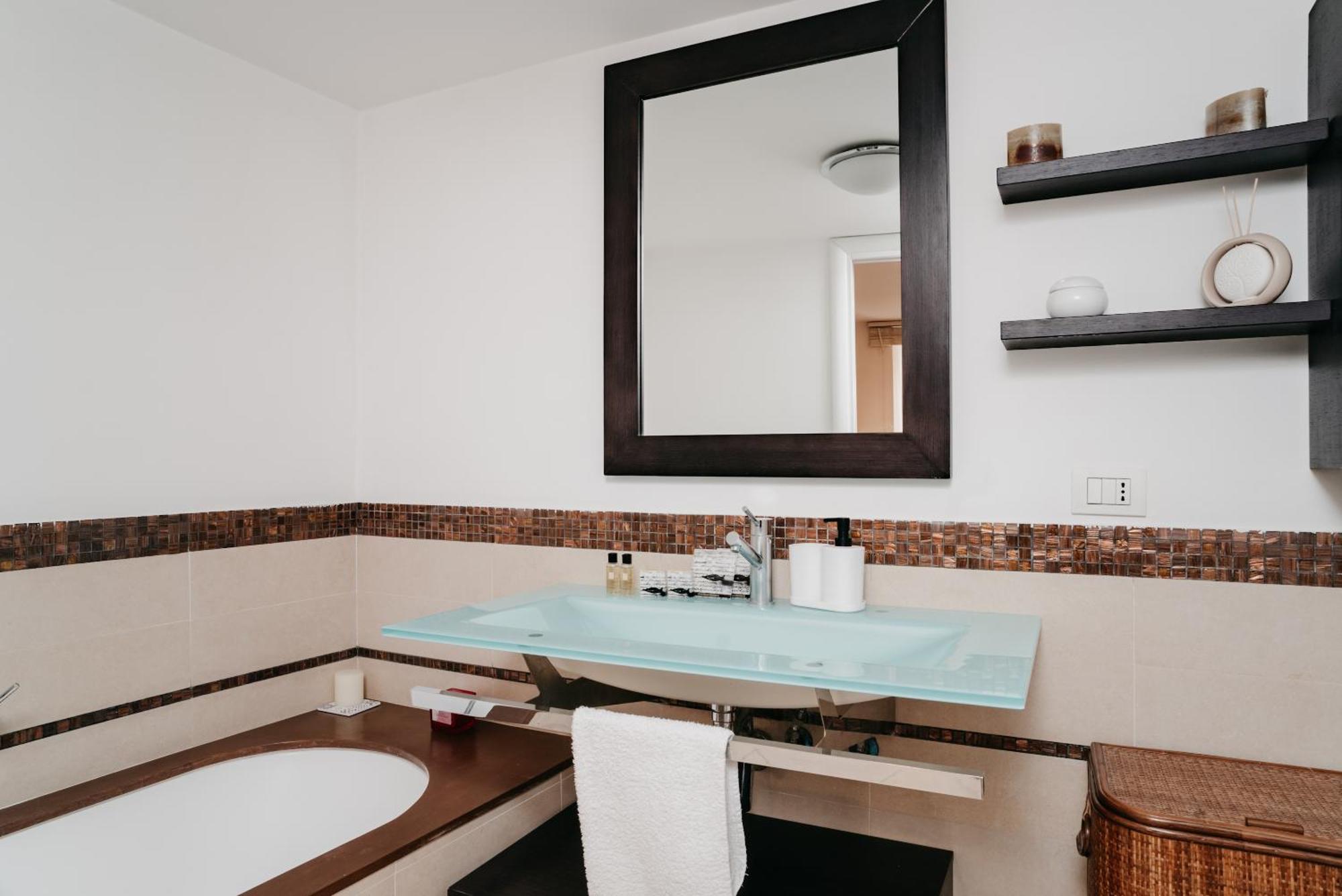 La Casa Dell' Avvocato - Centro Apartment Naples Luaran gambar