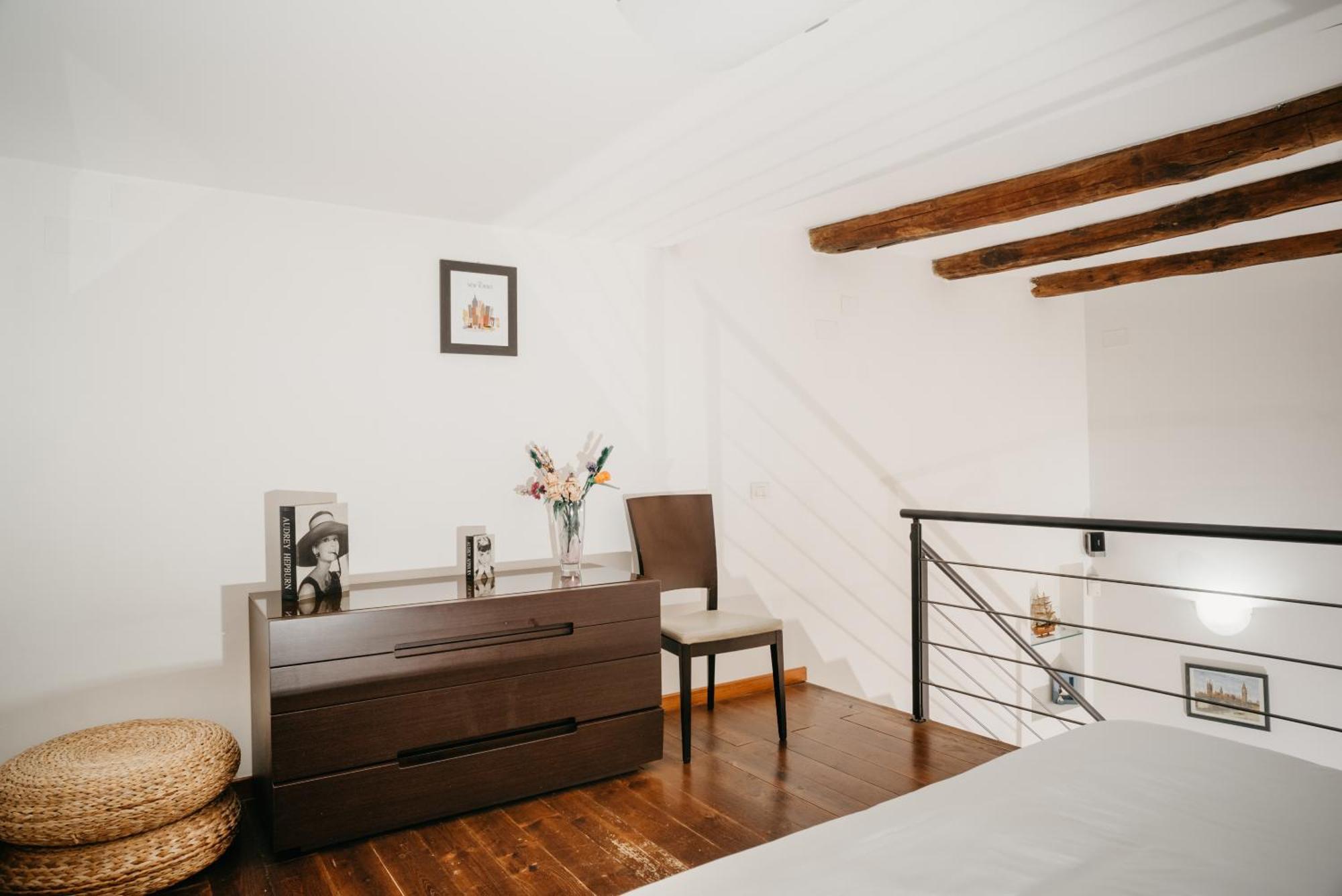 La Casa Dell' Avvocato - Centro Apartment Naples Luaran gambar