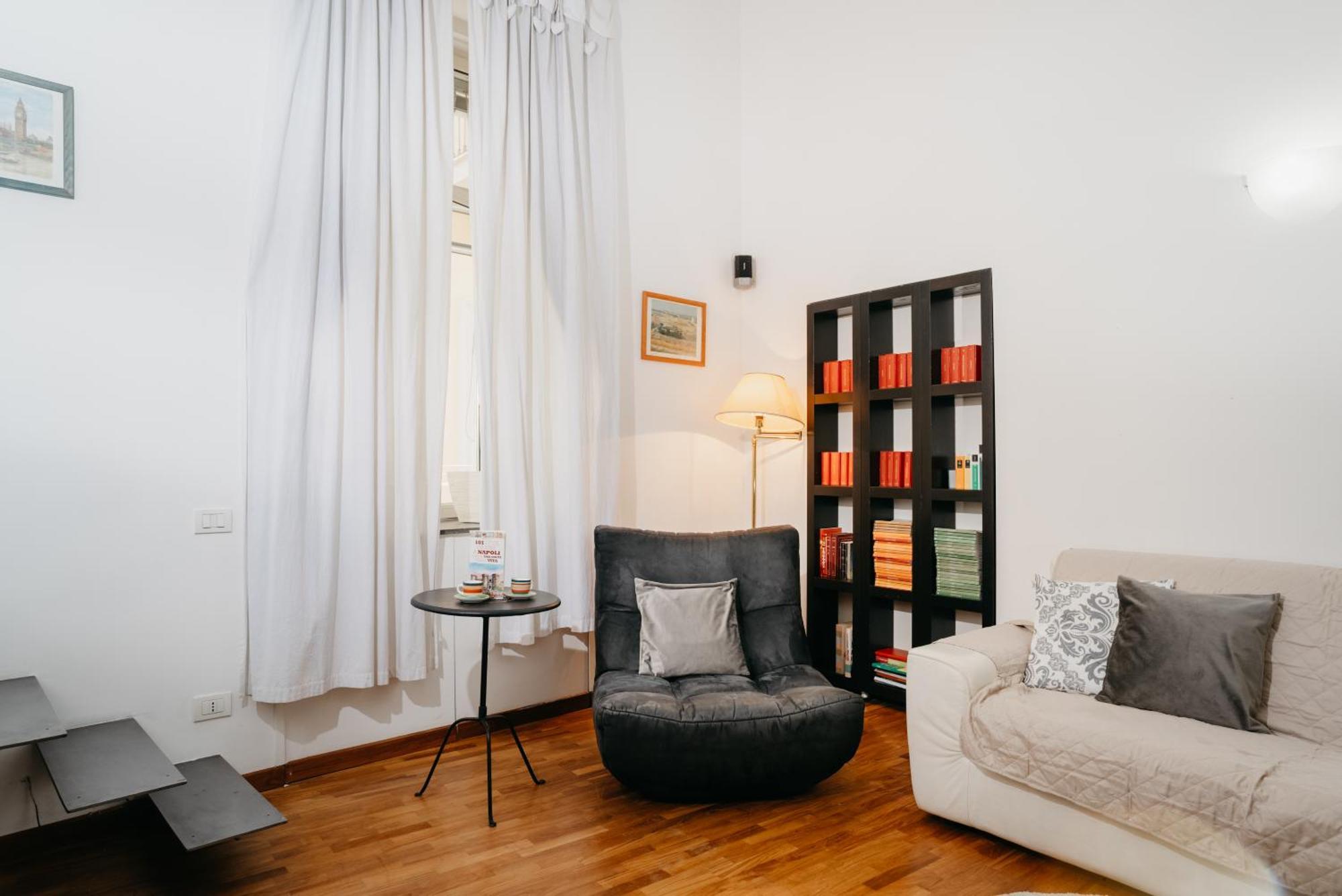 La Casa Dell' Avvocato - Centro Apartment Naples Luaran gambar